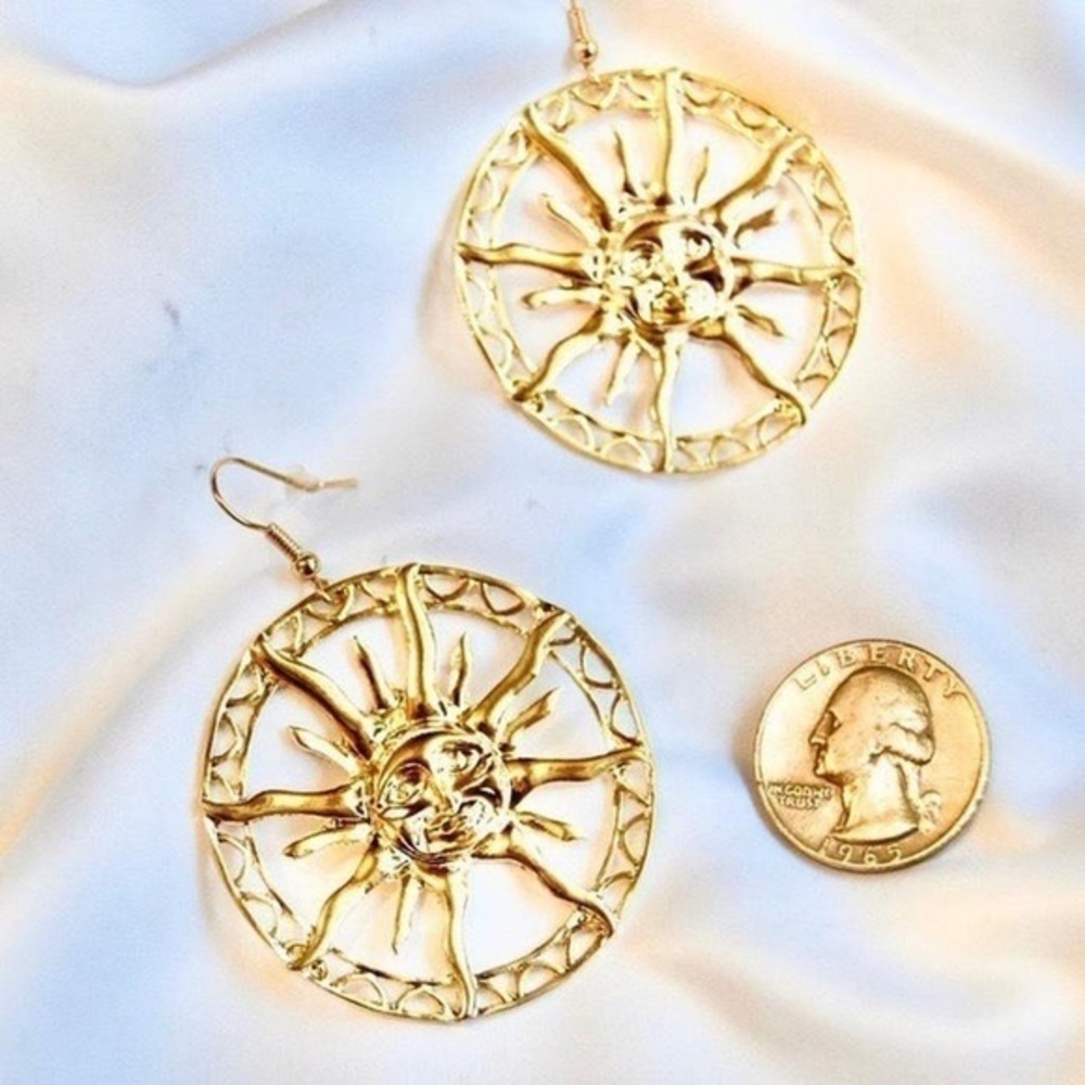 Round Sun Earrings - Picture 2 of 3